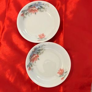 Vintage berry or sauce dish made in China se of 2